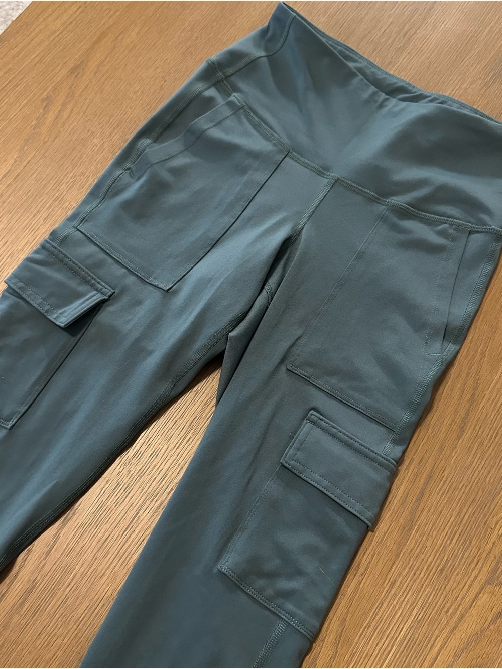 Old Navy High-Waist Cargo Pocket Leggings in Deep Teal